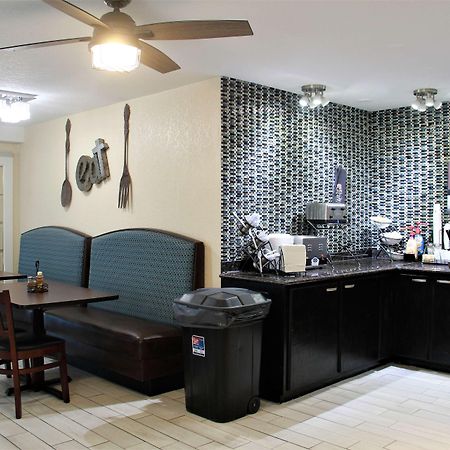 Baymont By Wyndham Stevens Point Hotel Bagian luar foto