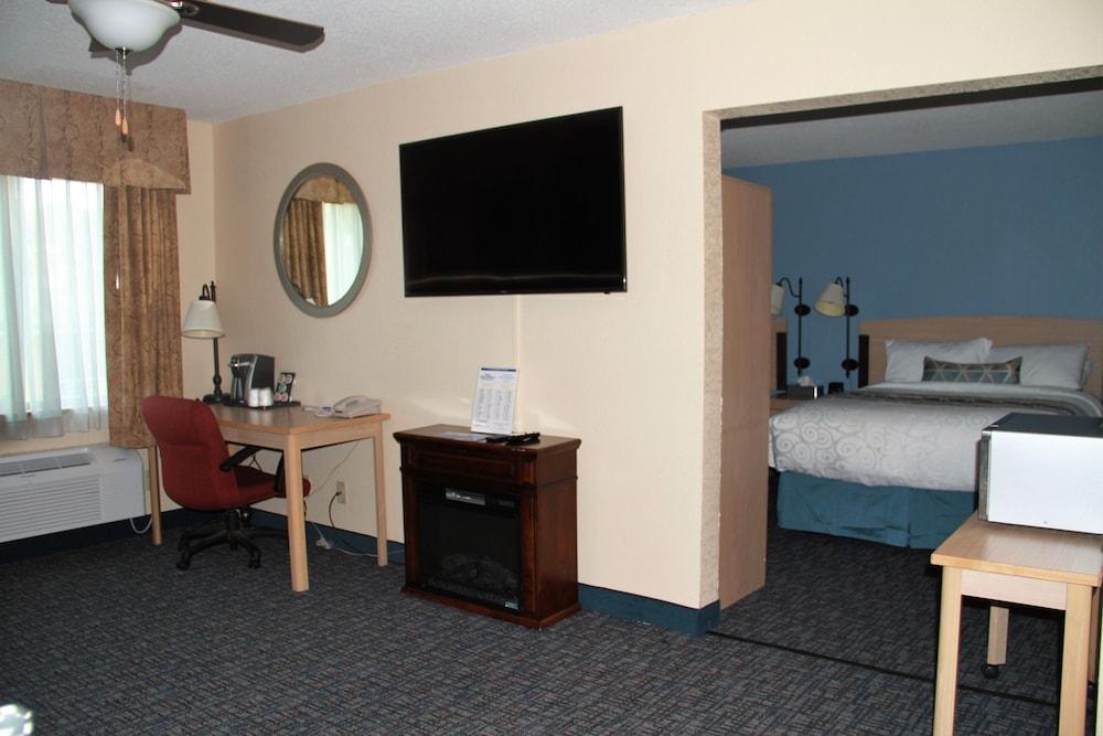 Baymont By Wyndham Stevens Point Hotel Bagian luar foto