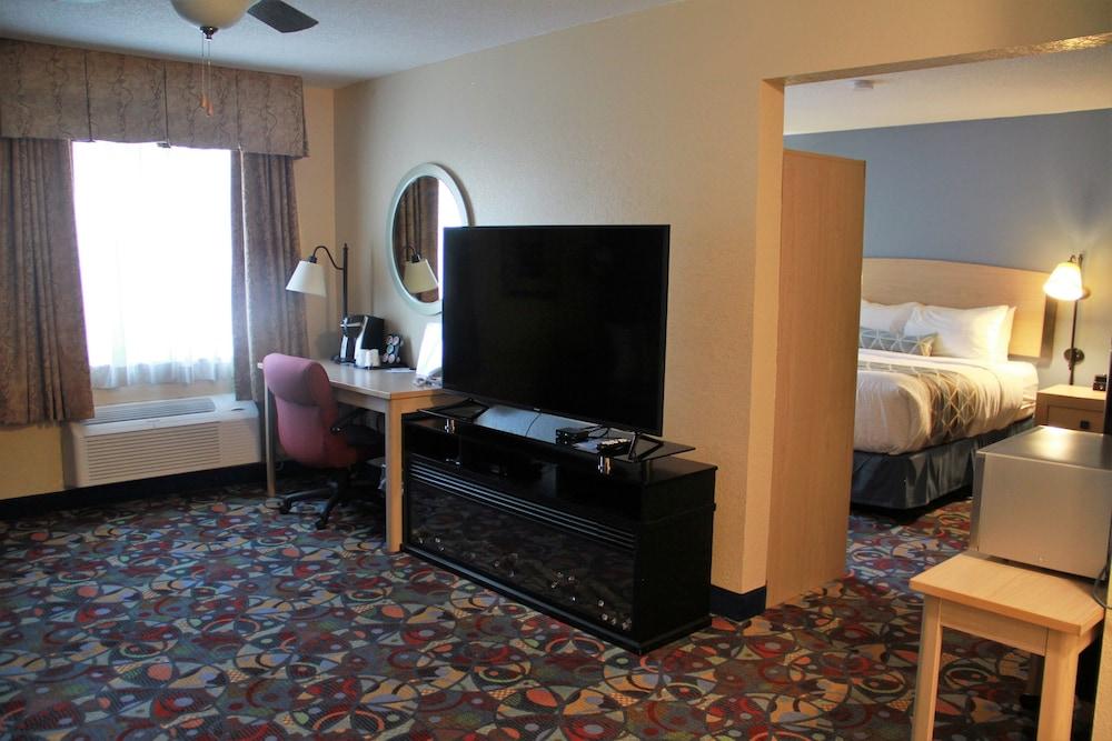 Baymont By Wyndham Stevens Point Hotel Bagian luar foto