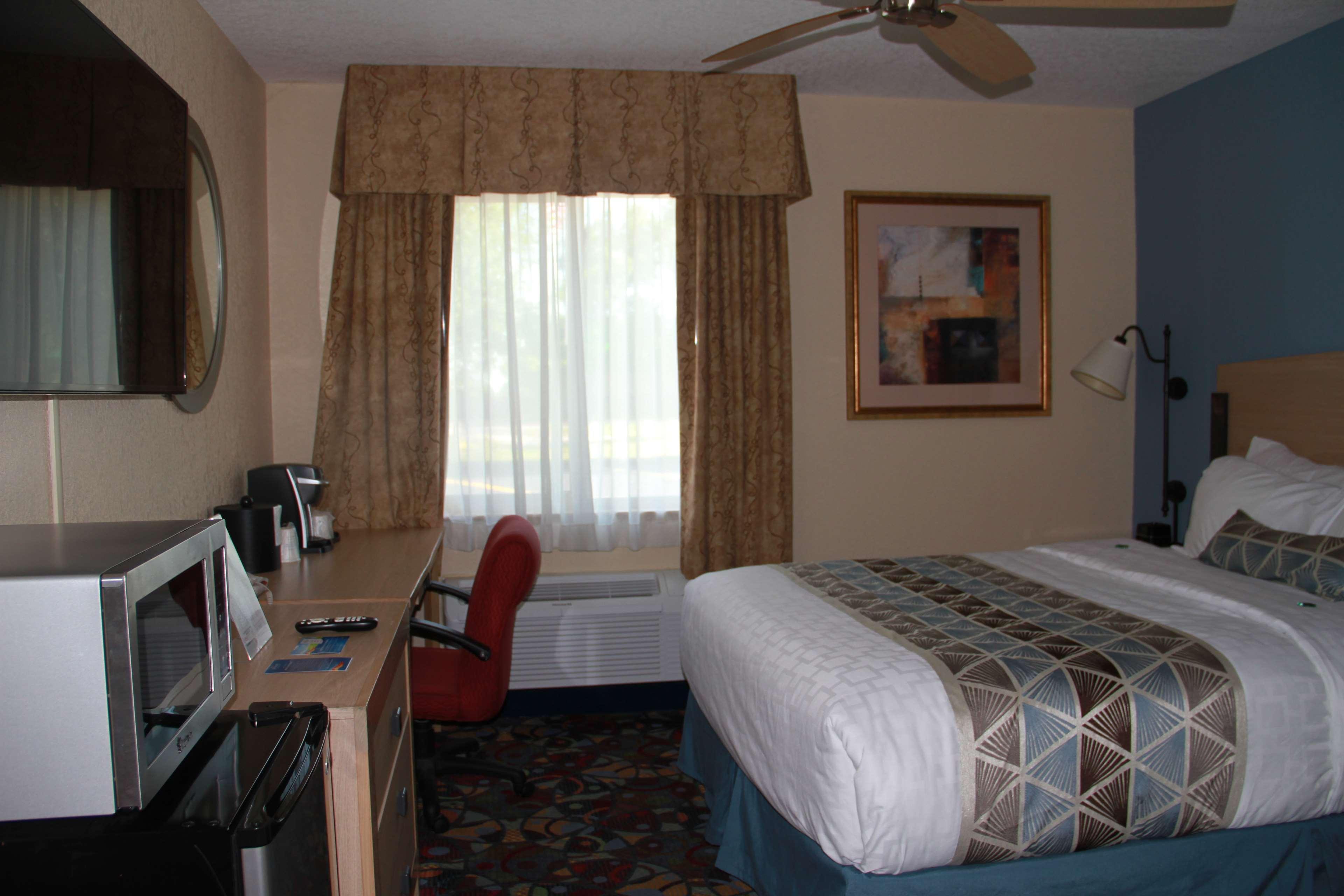 Baymont By Wyndham Stevens Point Hotel Bagian luar foto