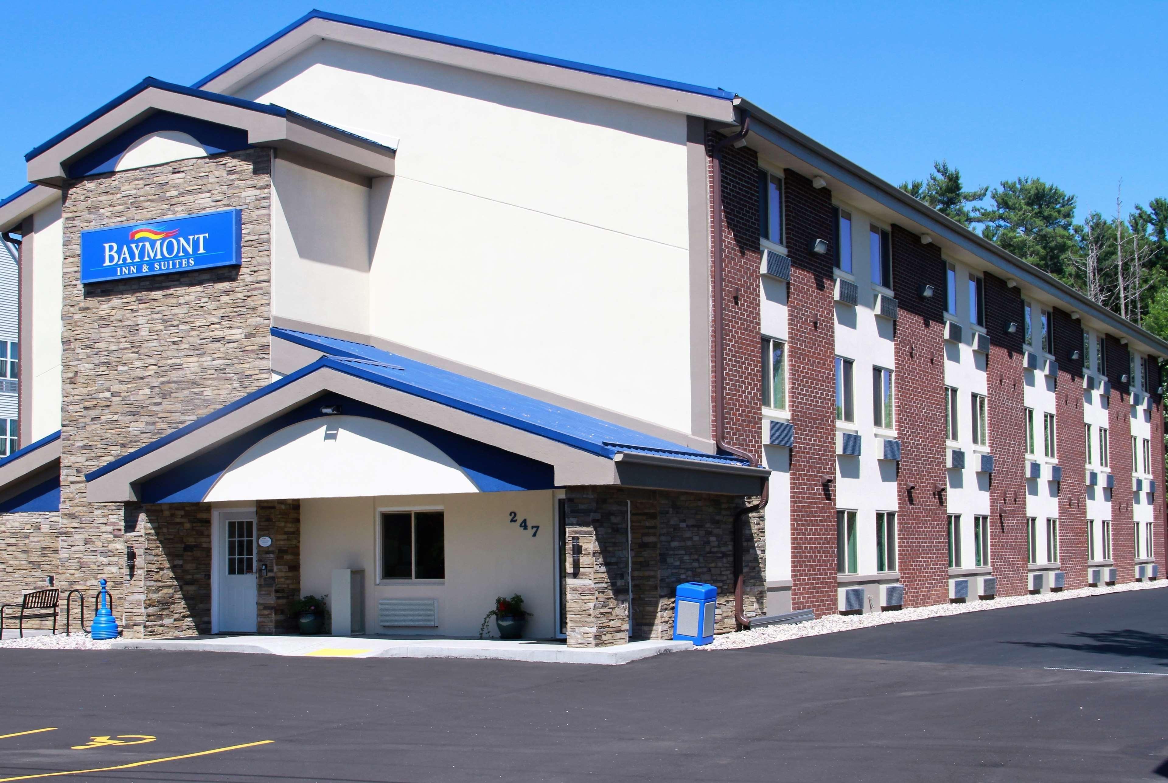 Baymont By Wyndham Stevens Point Hotel Bagian luar foto