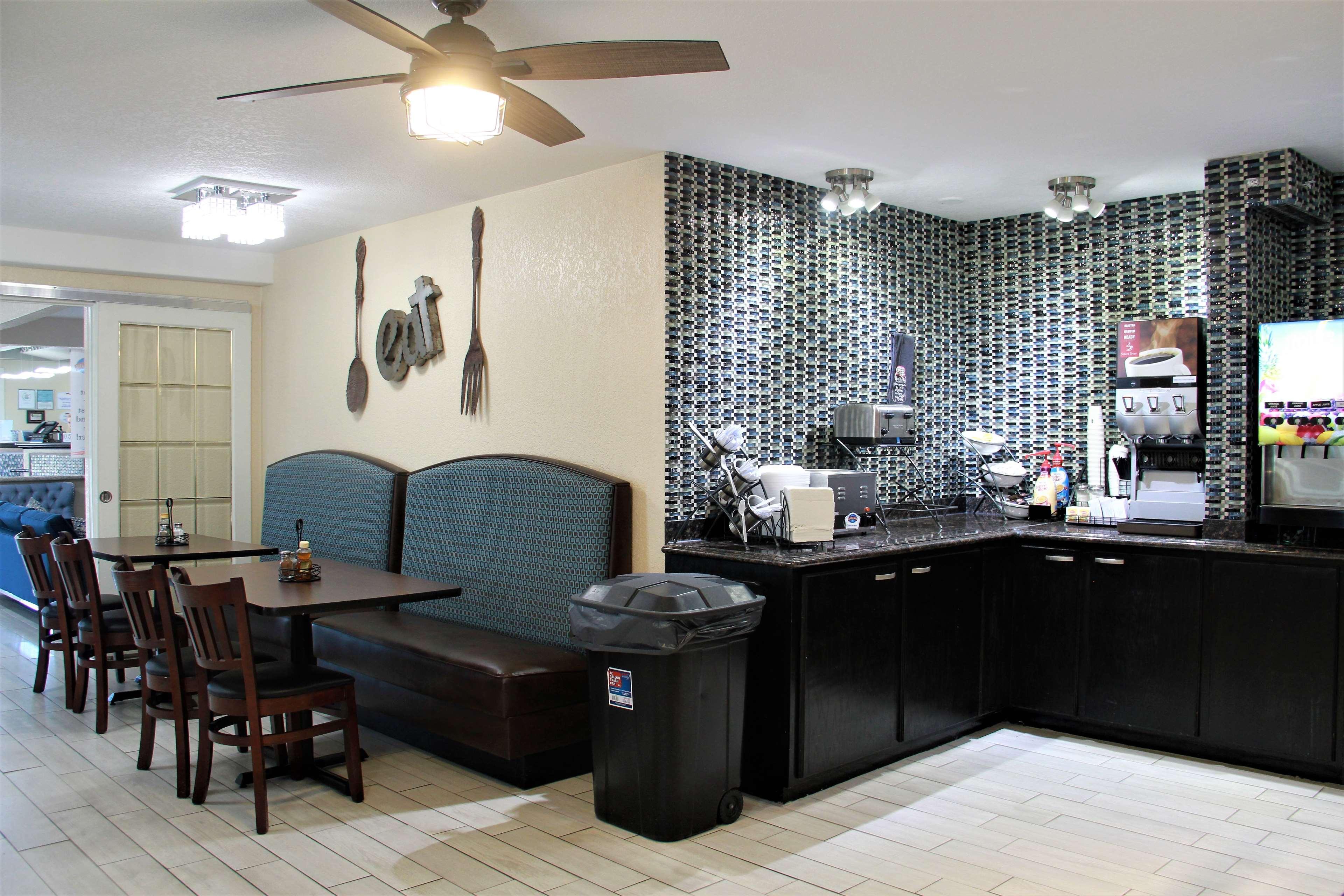 Baymont By Wyndham Stevens Point Hotel Bagian luar foto