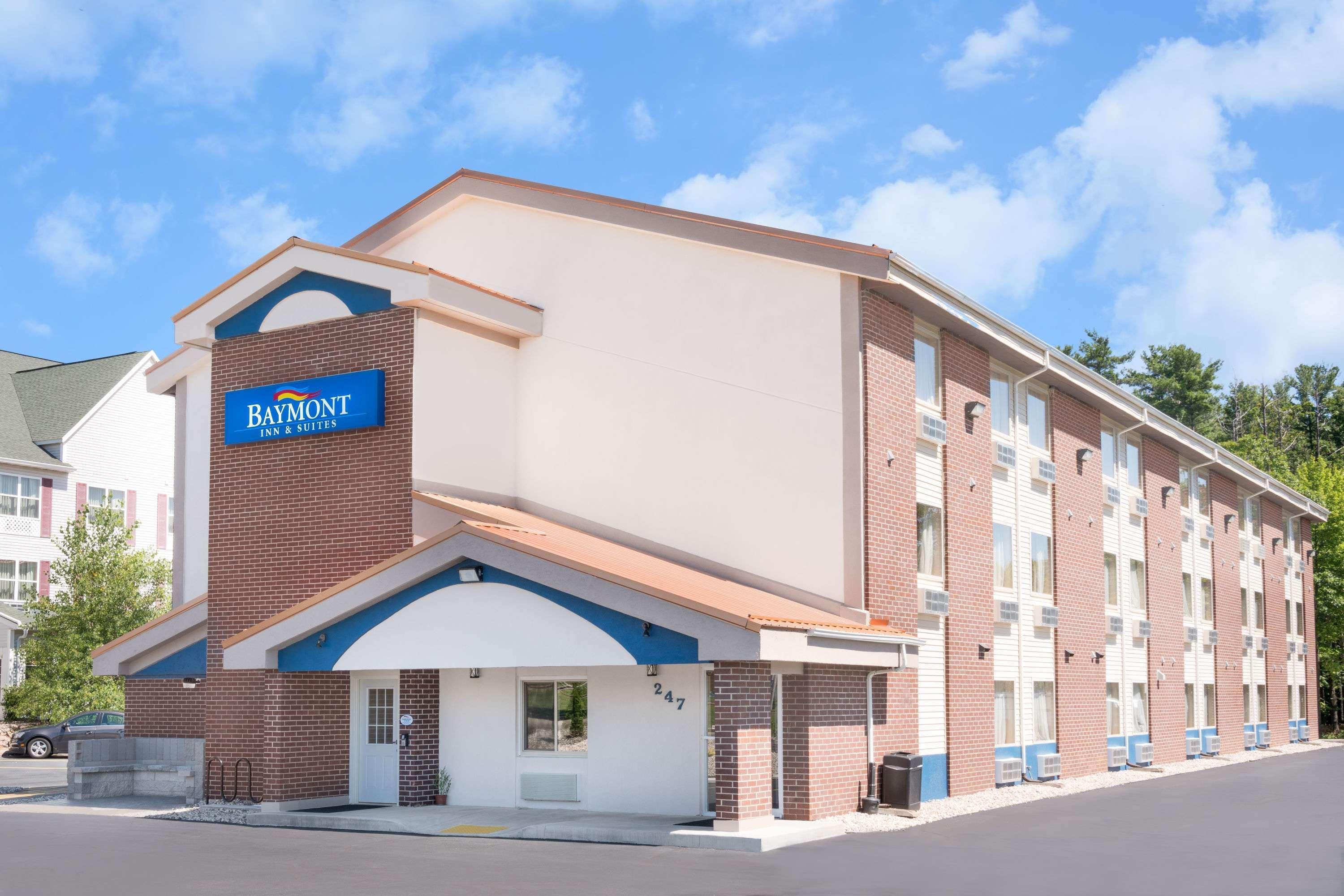 Baymont By Wyndham Stevens Point Hotel Bagian luar foto