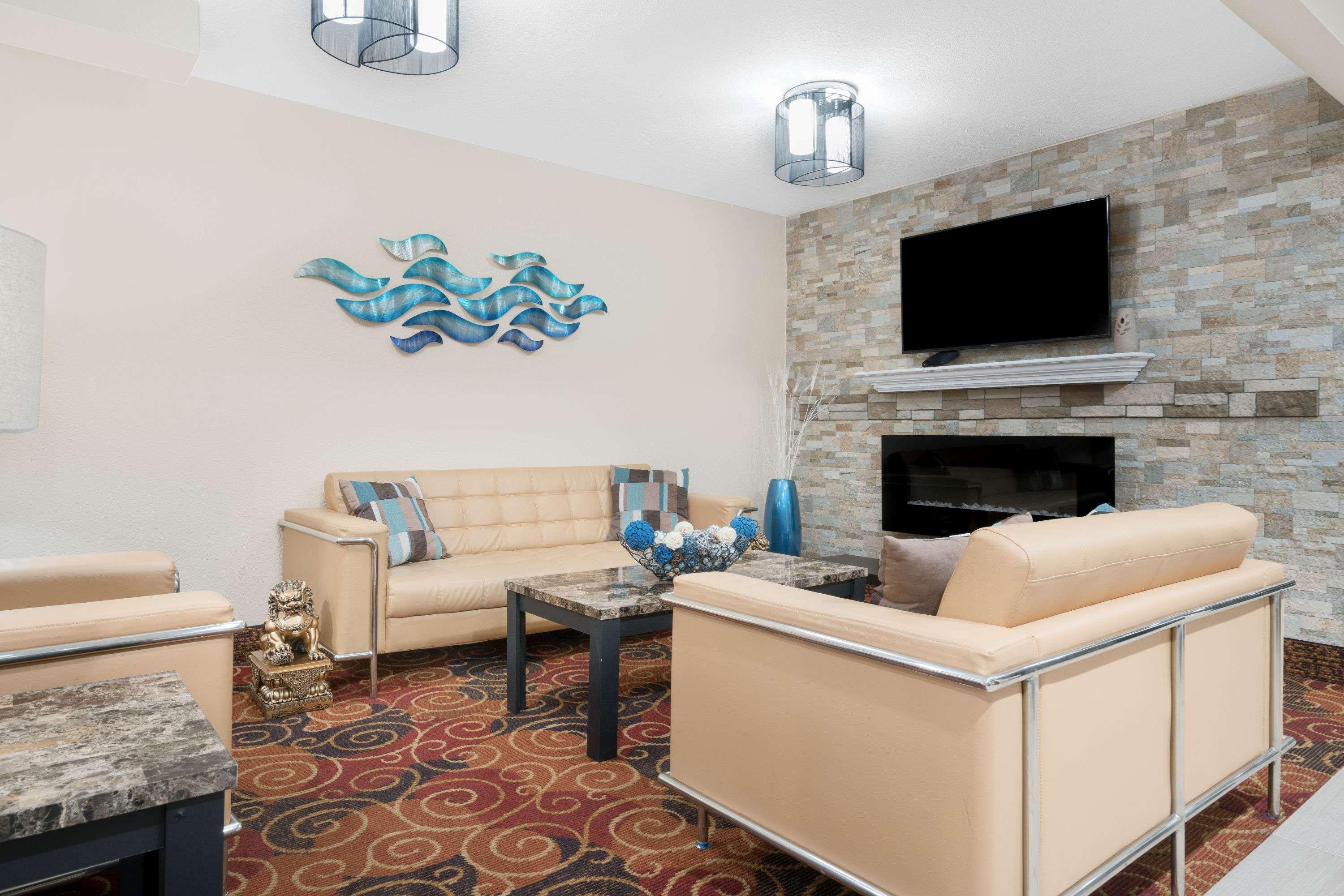 Baymont By Wyndham Stevens Point Hotel Bagian luar foto