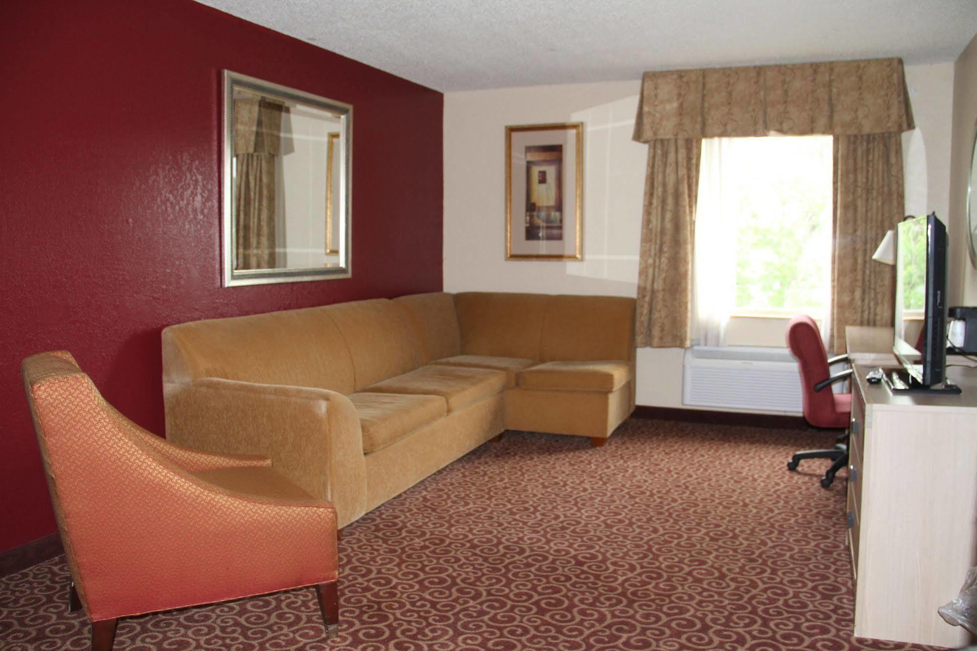 Baymont By Wyndham Stevens Point Hotel Bagian luar foto