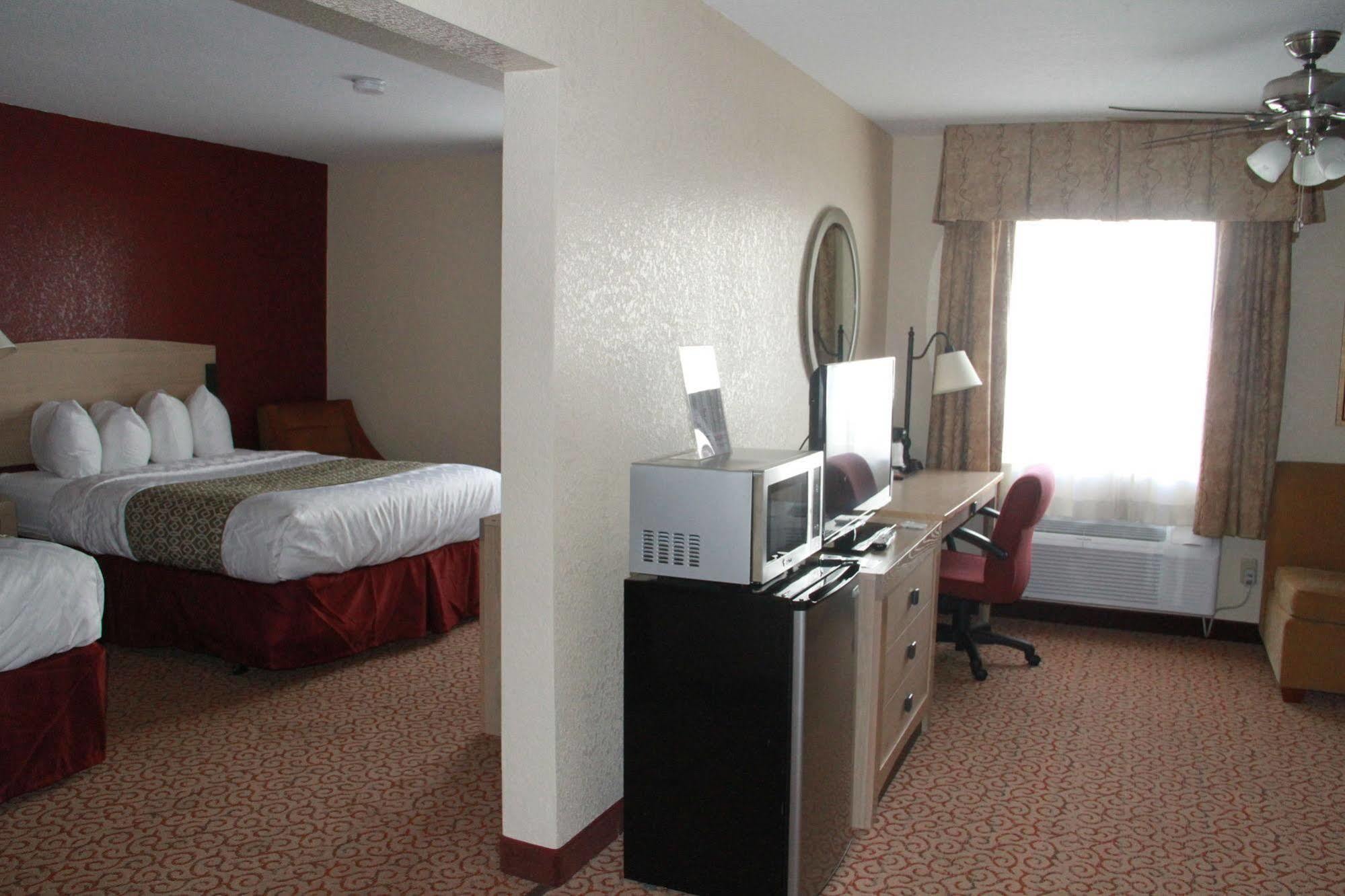 Baymont By Wyndham Stevens Point Hotel Bagian luar foto