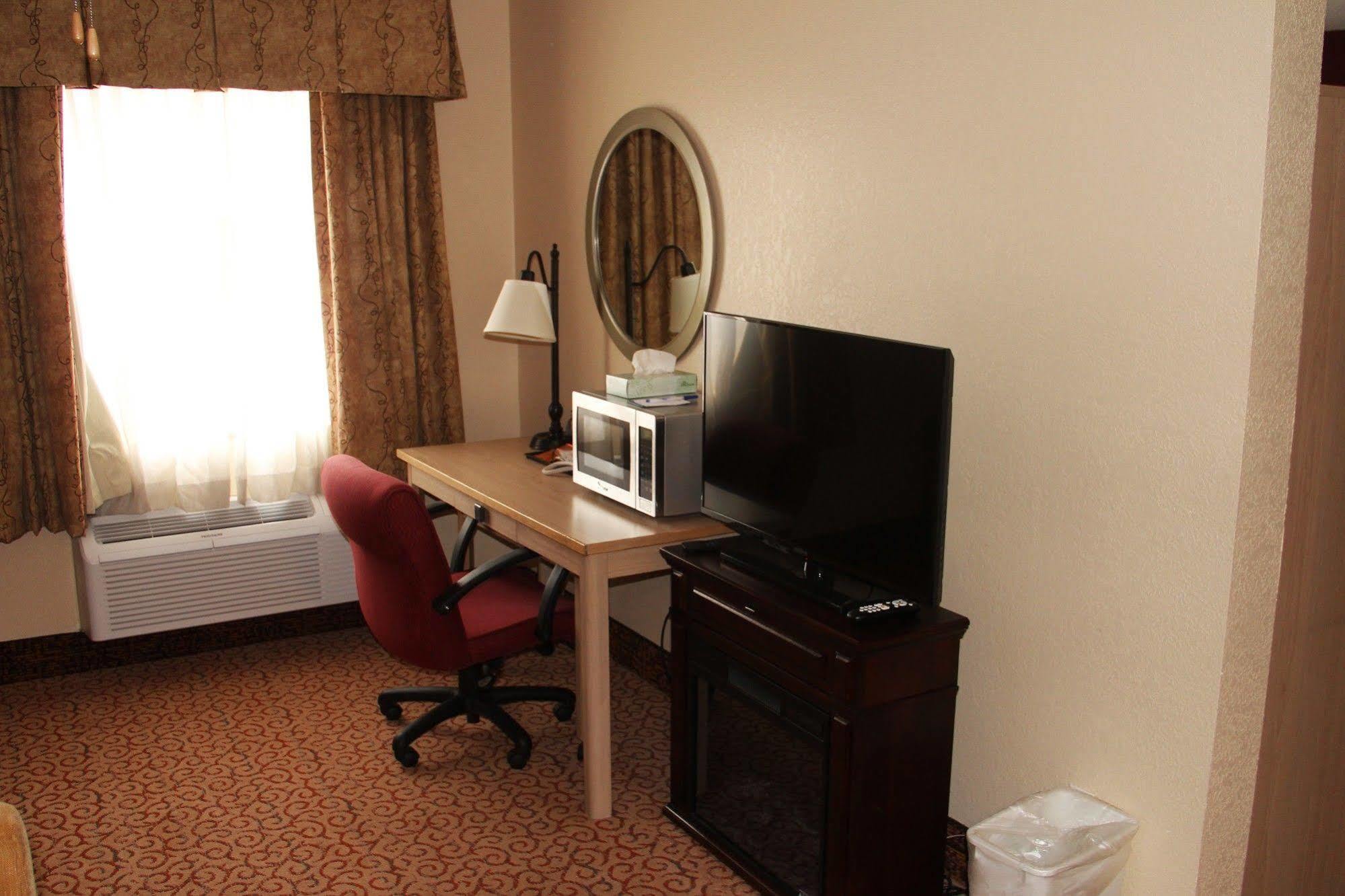 Baymont By Wyndham Stevens Point Hotel Bagian luar foto