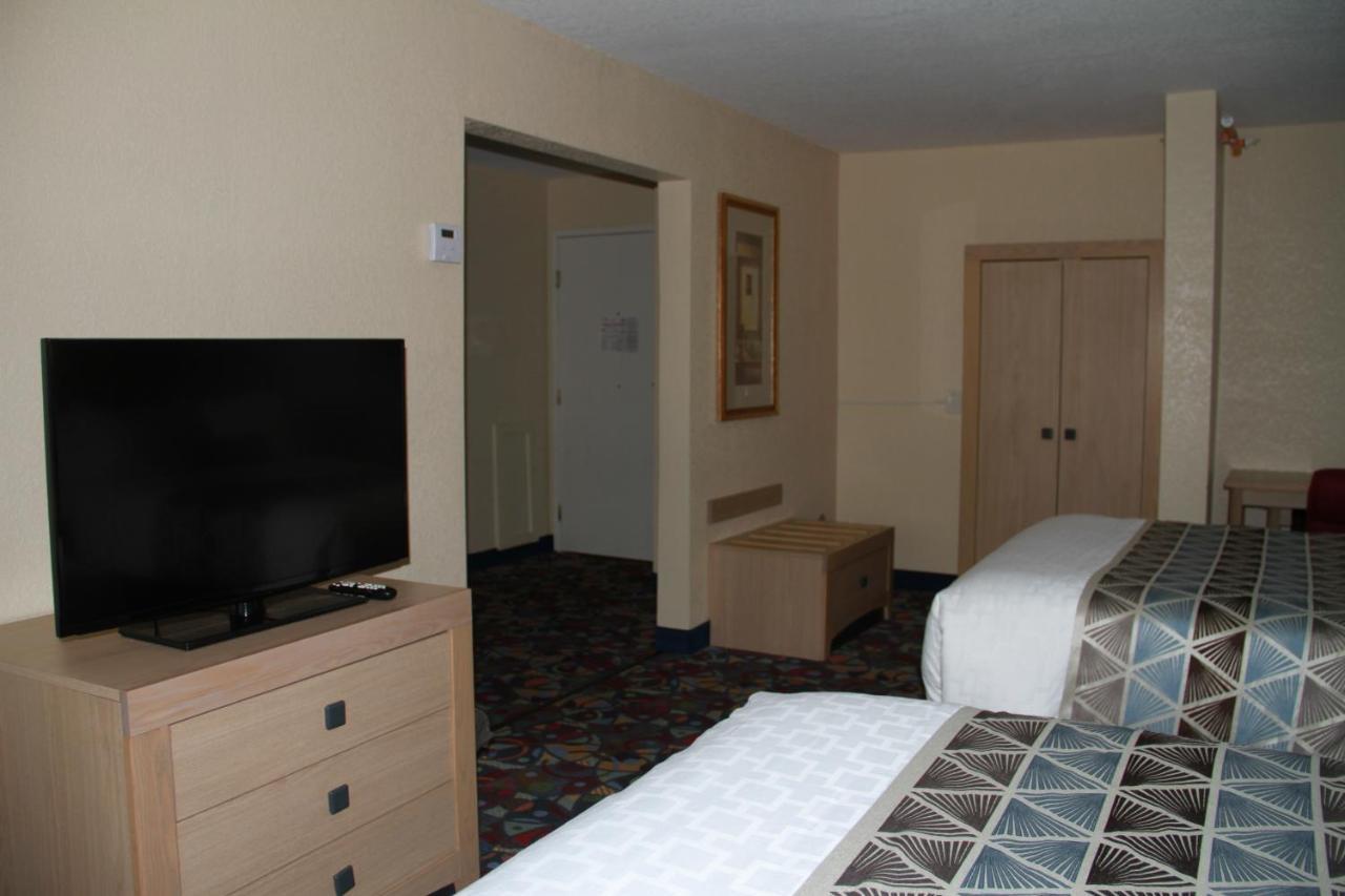 Baymont By Wyndham Stevens Point Hotel Bagian luar foto