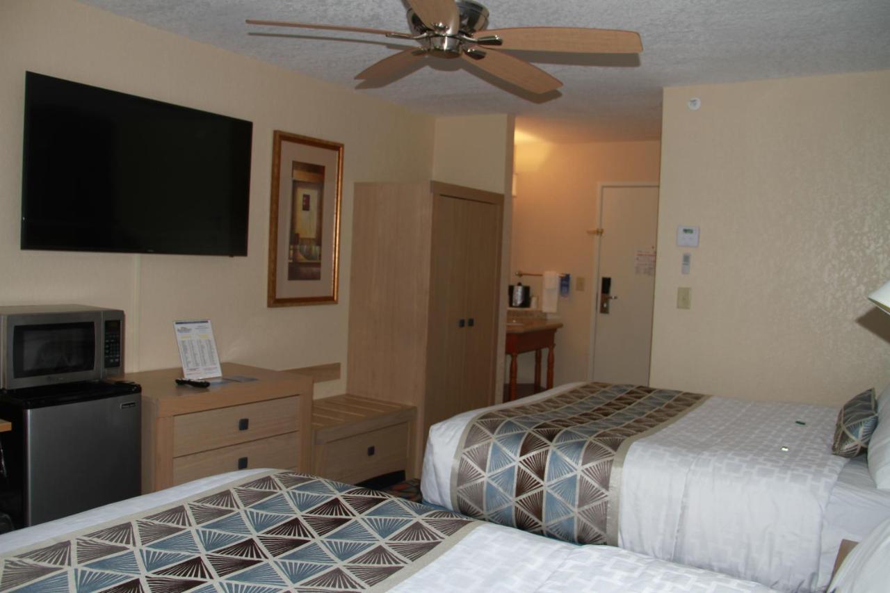Baymont By Wyndham Stevens Point Hotel Bagian luar foto