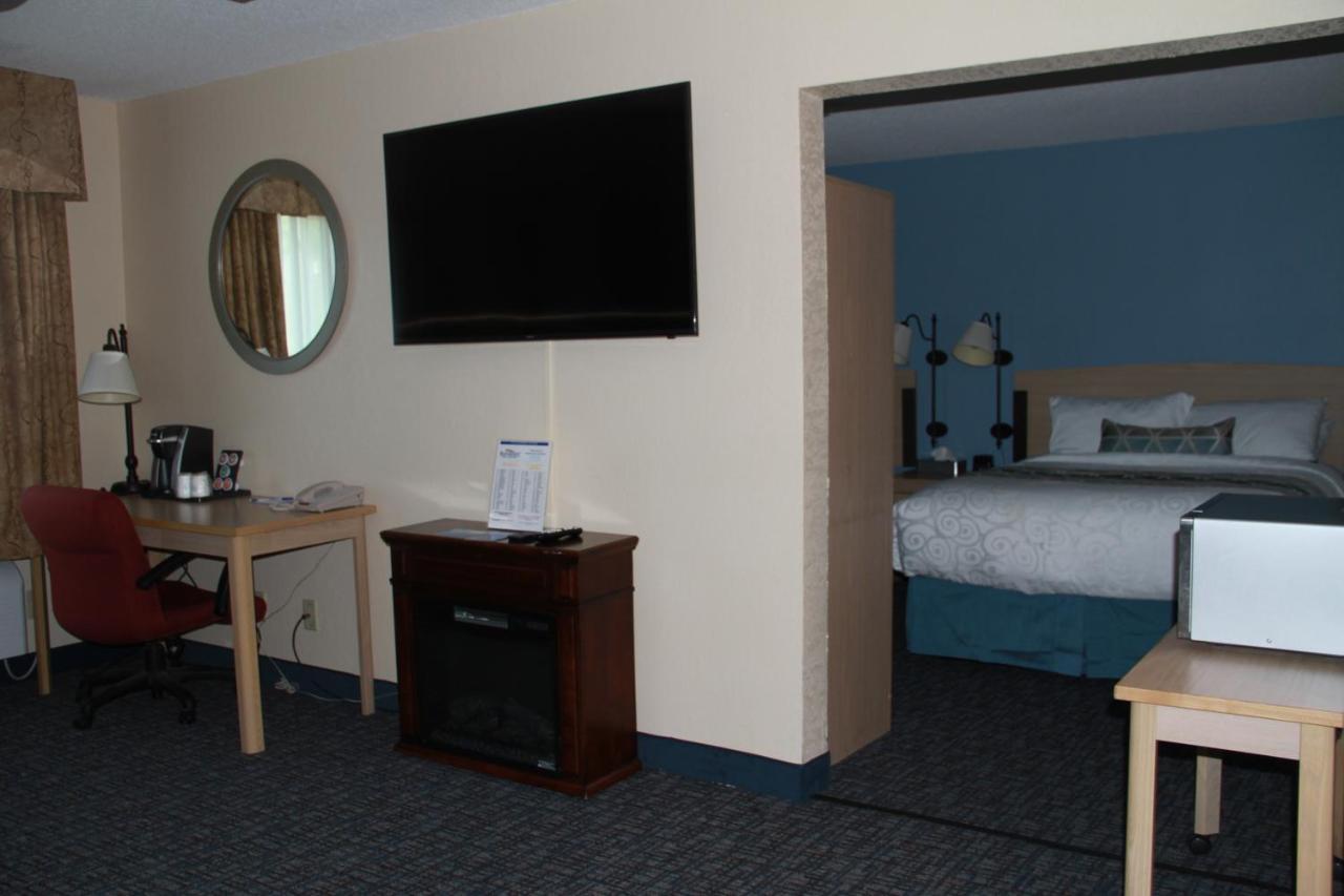 Baymont By Wyndham Stevens Point Hotel Bagian luar foto